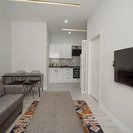 Charming And Central Flat Near Beach In Muratpasa *
